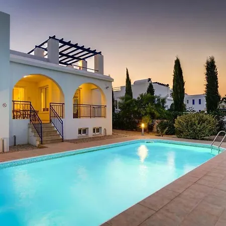 In Sleeps 6 Includes Swimming Pool Air Con And Wifi * Latchi