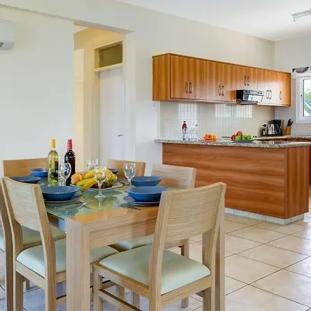 In Sleeps 6 Includes Swimming Pool Air Con And Wifi Latchi