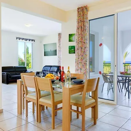 In Sleeps 6 Includes Swimming Pool Air Con And Wifi Latchi
