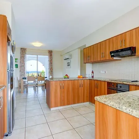 In Sleeps 6 Includes Swimming Pool Air Con And Wifi Villa *