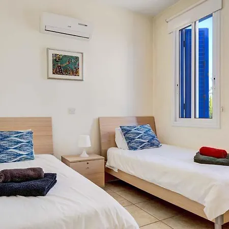 In Sleeps 6 Includes Swimming Pool Air Con And Wifi *