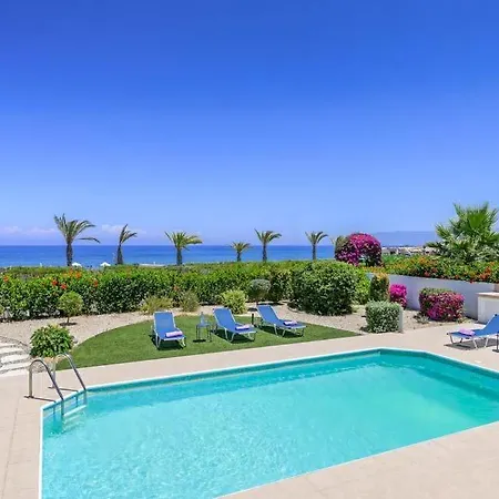 In Sleeps 6 Includes Swimming Pool Air Con And Wifi Lachi