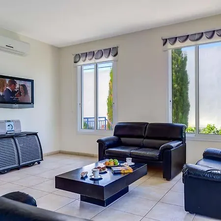 In Sleeps 6 Includes Swimming Pool Air Con And Wifi Vilă *