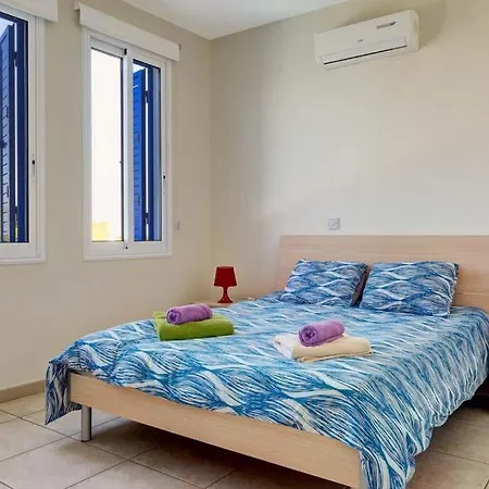 In Sleeps 6 Includes Swimming Pool Air Con And Wifi Villa *