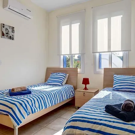 In Sleeps 6 Includes Swimming Pool Air Con And Wifi * Lachi